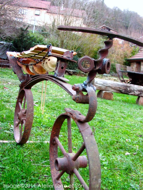 vélo sculpture musicale art brute jardin ludique