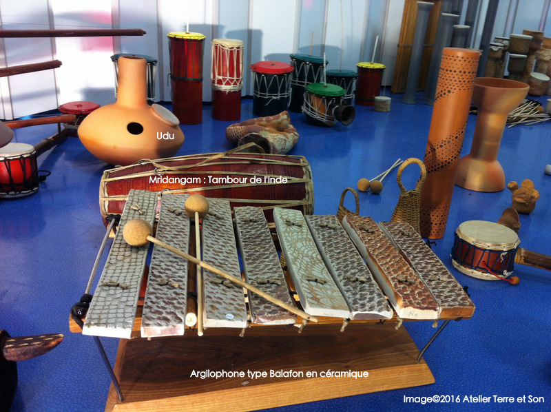 initiation percussion avec instruments de musique du monde