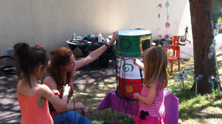 montage d'un tambour de jardin avec maternelle