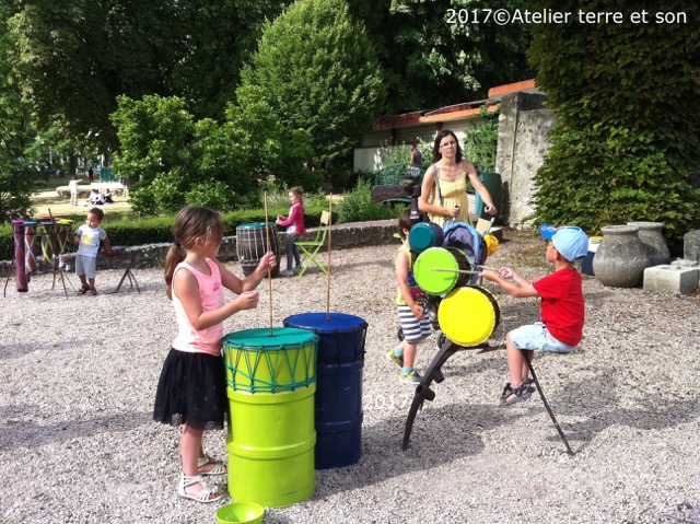 espace sinore de location d'installations sonore et sculpture musicale instruments de musique géant pour l'animation dévènement fête spectacle vivant