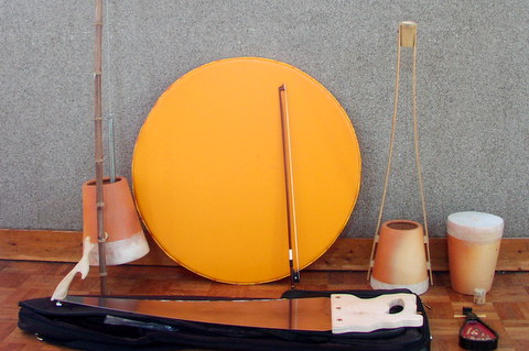 instrument musique du monde tambour sur cadre scie musicale gopi découverte et initiation