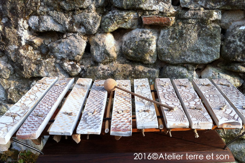 instrument musique percussion clavier céramique diatonique