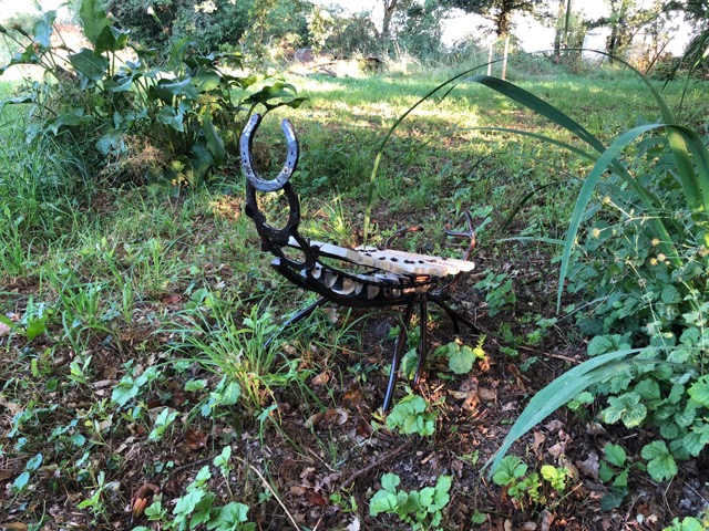 sculpture art primitif pour jardin pédagogique musicale sensoriel forme insecte scorpion IME 