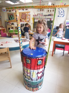 création d'instrument de musique de plein aire avec  matière de recyclage enfant et adultes