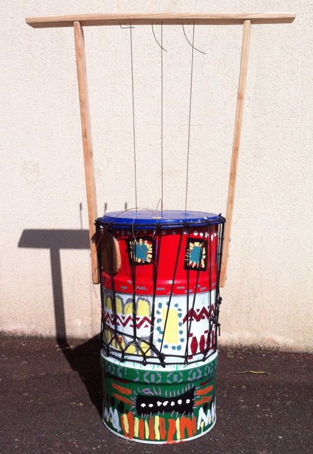 fabrication d'instrument de musique avec des matériaux de recyclage et de réemploi avec des enfants de maternelle primaire collége ado et adultes